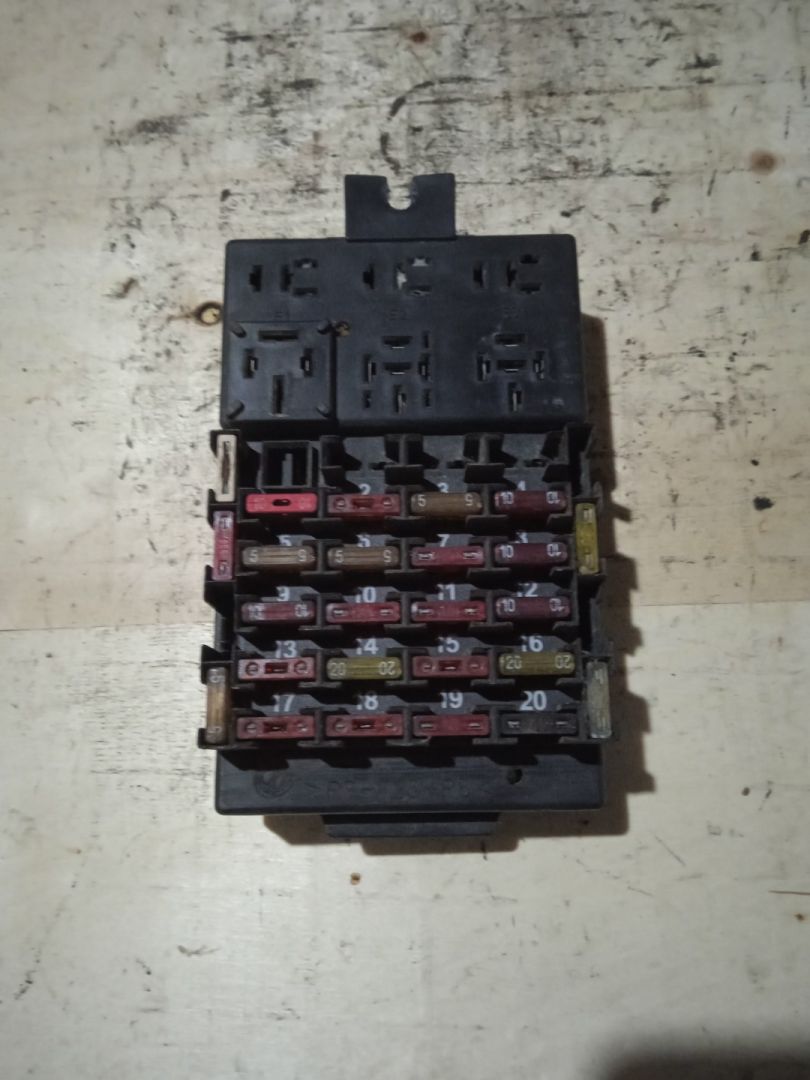 блок предохранителей IVECO EuroCargo 1 поколение (1991 - 2000) - фото №1