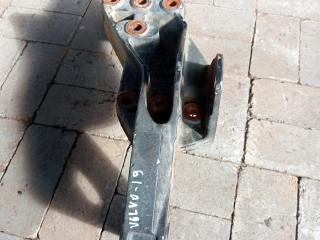 кронштейн (крепление) Volvo, 1076908