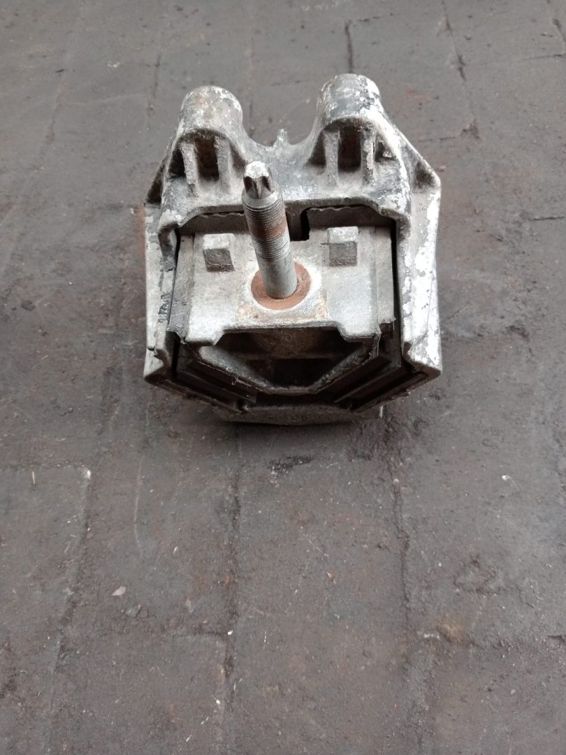 подушка крепления двигателя MAN TGA 1 поколение (2000 - 2008), 81962100571 - фото №1