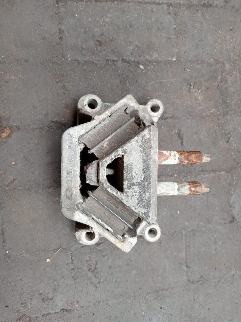 подушка крепления двигателя MAN TGA 1 поколение (2000 - 2008), 81962100597 - фото №1