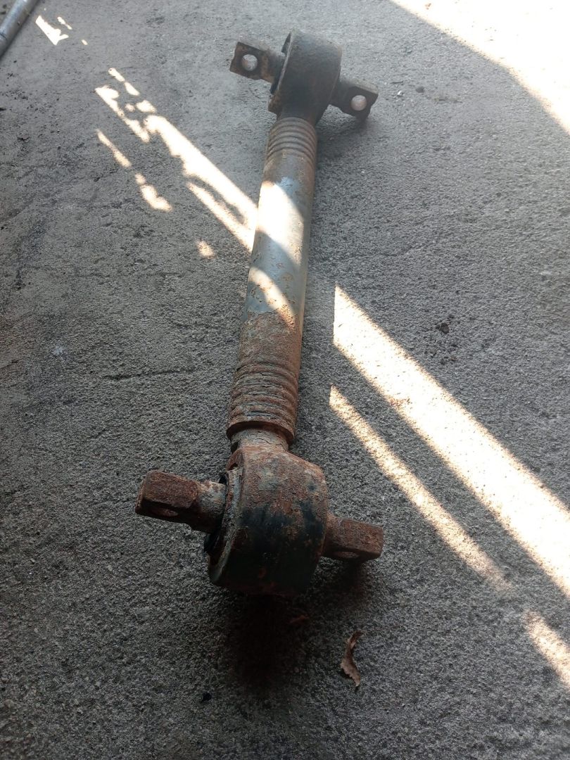 Реактивная тяга задней подвески Mercedes-Benz, МКПП - фото №1