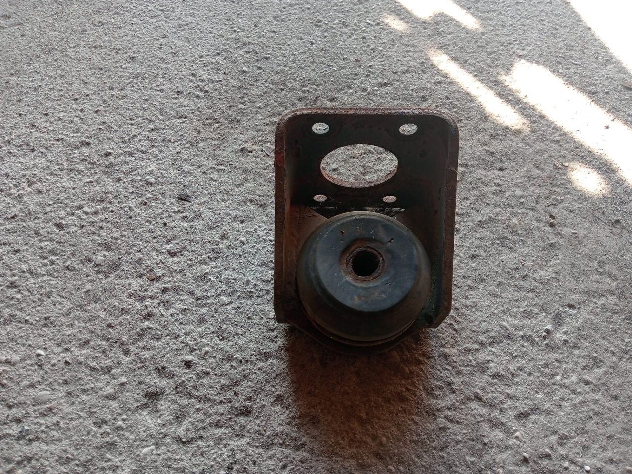 подушка крепления двигателя MAN, МКПП - фото №1