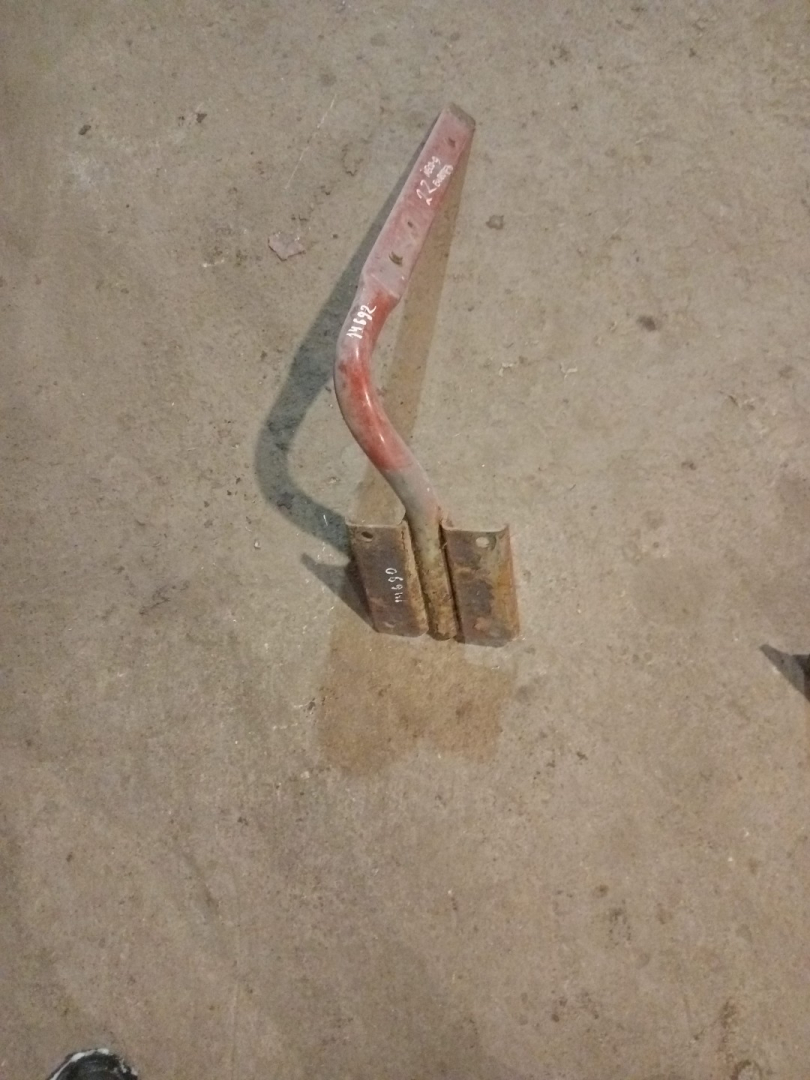 крепление ( кронштейн ) крыла IVECO EuroTech 1 поколение (1991 - 1999) - фото №1