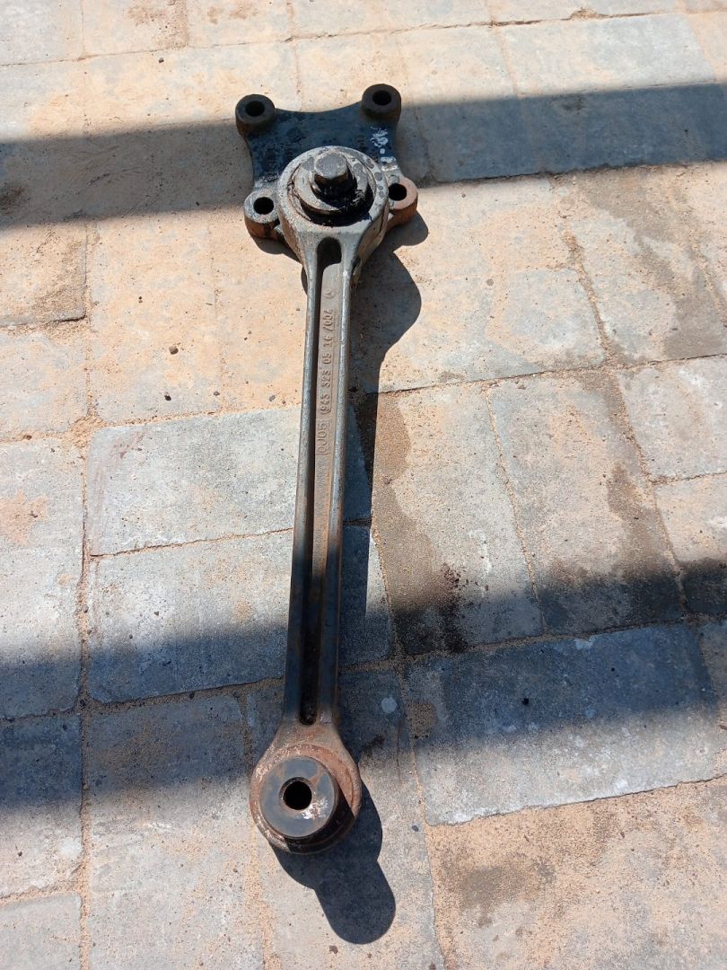 крепление стабилизатора / втулки стабилизатора Mercedes-Benz Actros 1 поколение (MP1) (1996 - 2003), 9433230516004 - фото №1