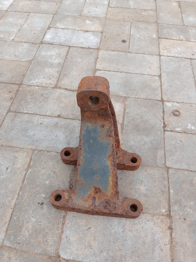 кронштейн (крепление) MAN, 81415063133 - фото №1