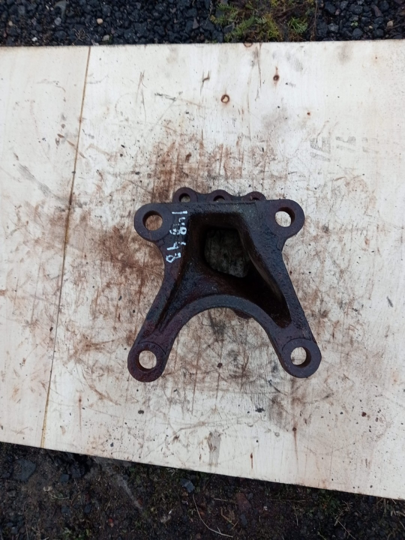 Кронштейн рулевого редуктора Mercedes-Benz Actros 1 поколение (MP1) (1996 - 2003), седан - фото №1