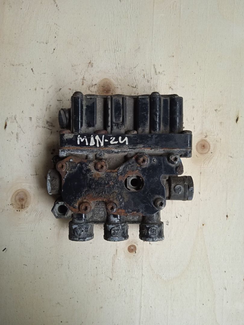 кран уровня подвески MAN TGA 1 поколение (2000 - 2008), 4728800010 - фото №1