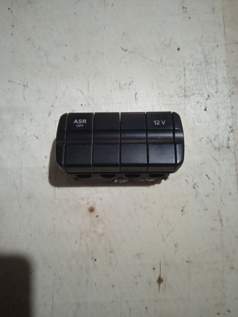 кнопка (выключатель) Mercedes-Benz Actros 2 поколение (MP2) (2003 - 2008), 9435400146 - фото №1