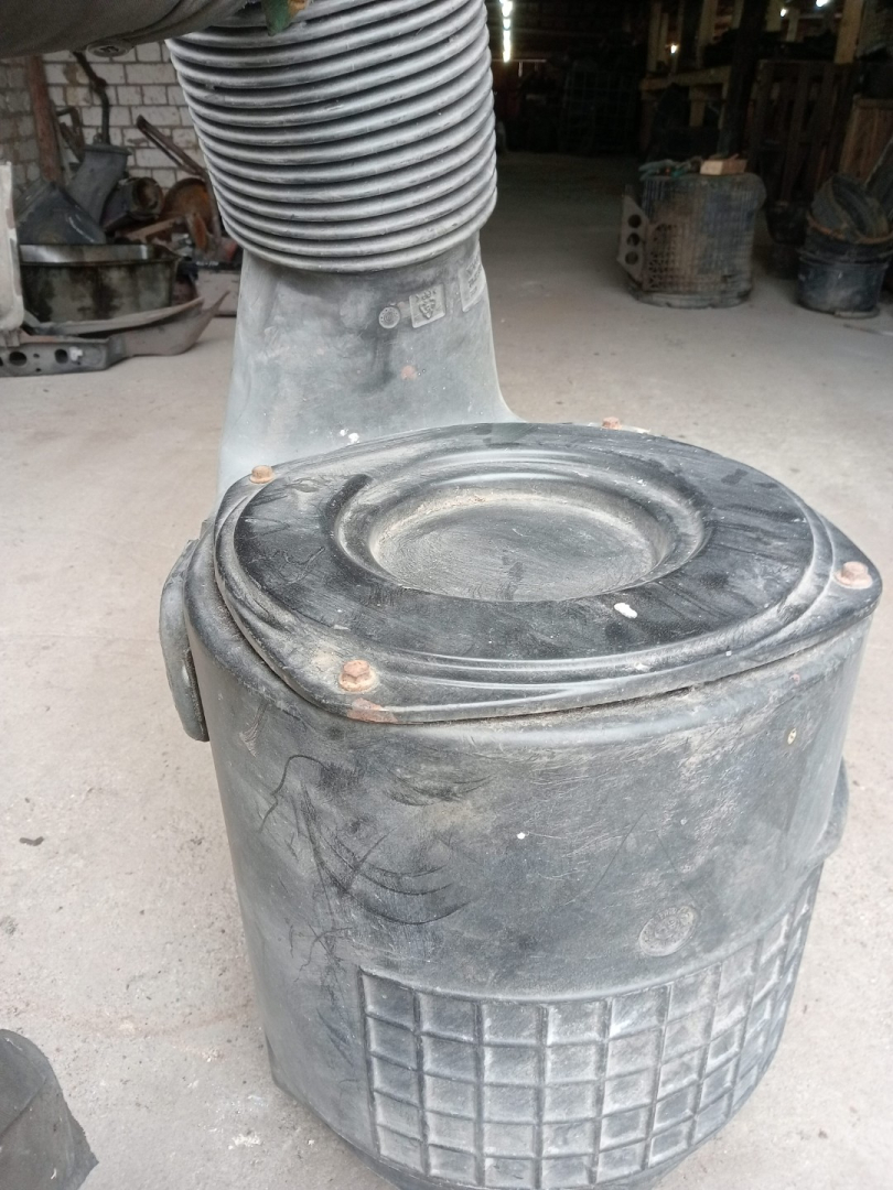 корпус воздушного фильтра Volvo FH 1 поколение (1993 - 1998) - фото №1