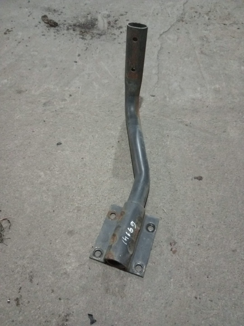 крепление ( кронштейн ) крыла Mercedes-Benz - фото №1