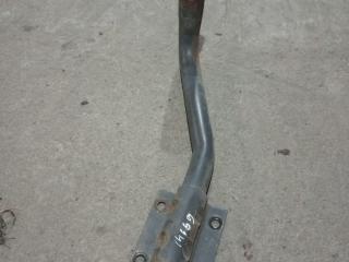 крепление ( кронштейн ) крыла Mercedes-Benz