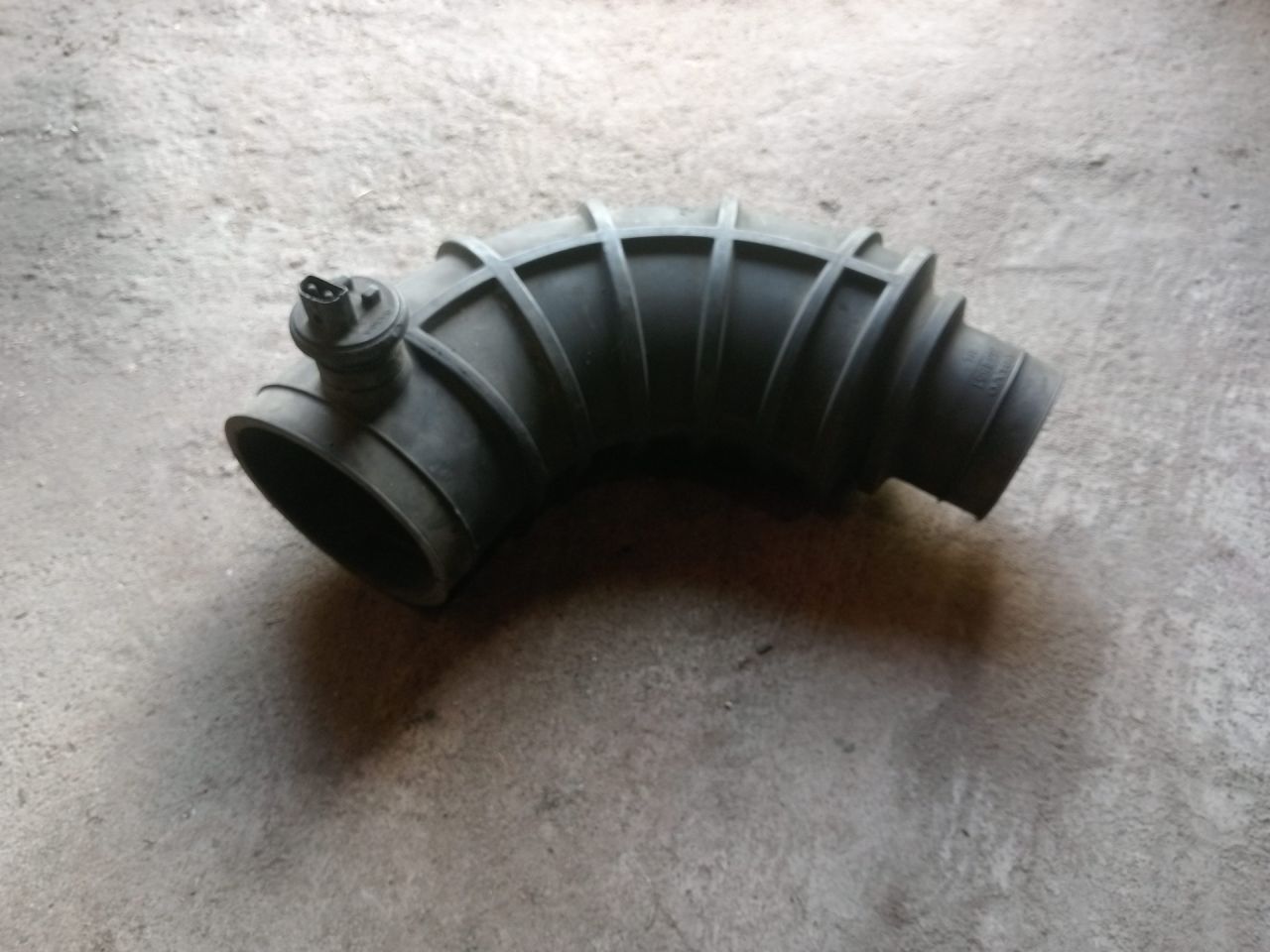 патрубок воздушного фильтра Volvo FL 1 поколение (1985 - 2006) - фото №1