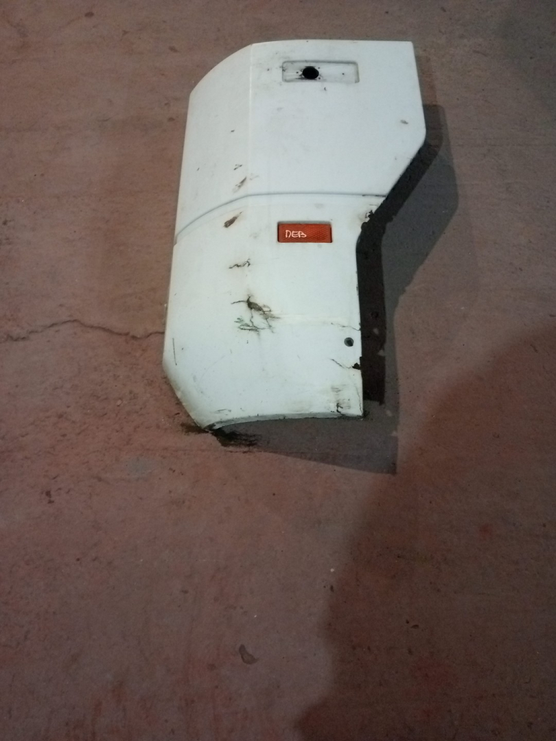 Угол бампера левый Renault Magnum 1 поколение (1990 - 1997) - фото №1