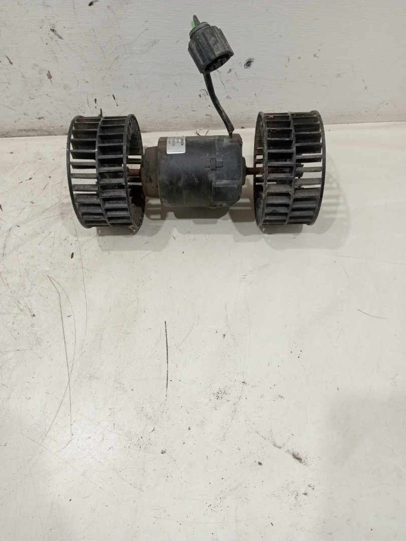 моторчик печки Scania 4-Series, 0130111184, 0130111184 - фото №1