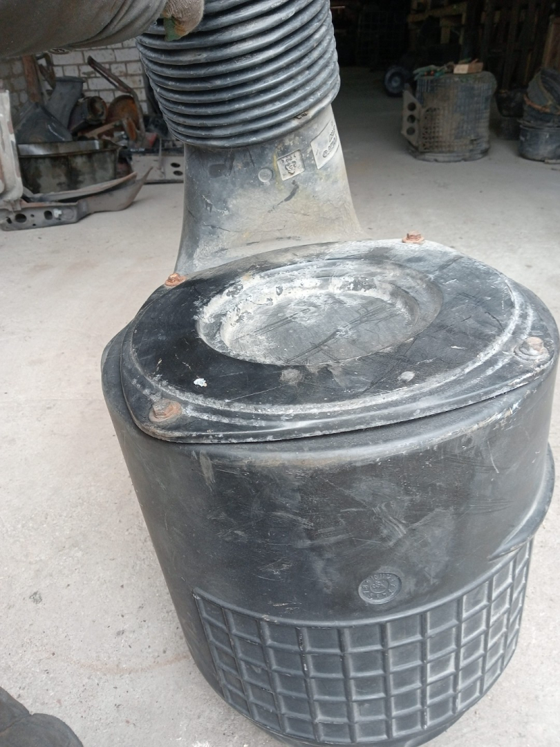 корпус воздушного фильтра Volvo FH 1 поколение (1993 - 1998) - фото №1