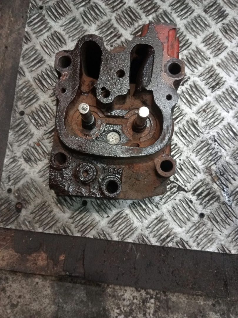 головка блока цилиндров MAN F90 1 поколение (1986 - 1997) - фото №1