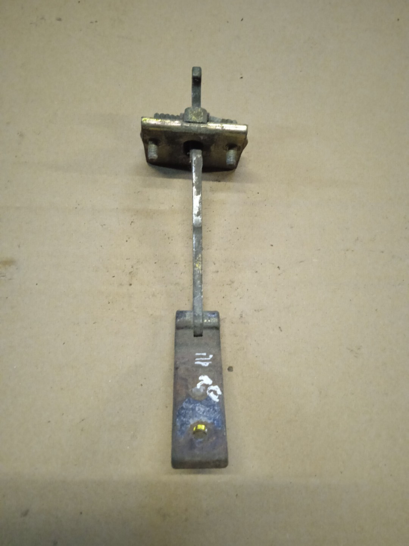 ограничитель открывания двери Renault Magnum 1 поколение (1990 - 1997) - фото №1