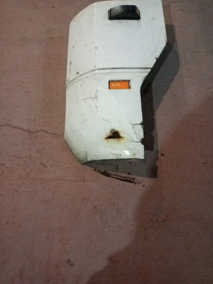 Угол бампера левый Renault Magnum 1 поколение (1990 - 1997) - фото №1