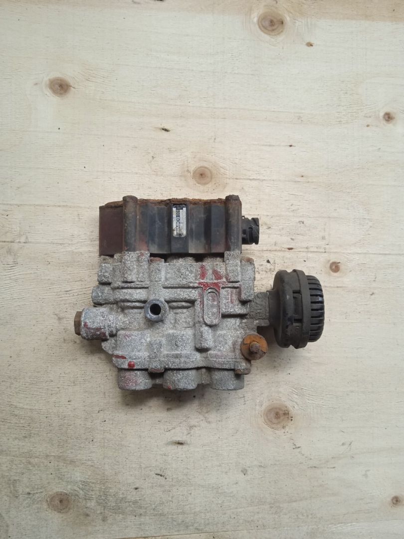 кран уровня подвески Mercedes-Benz, 4729000650, 4729000550 - фото №1