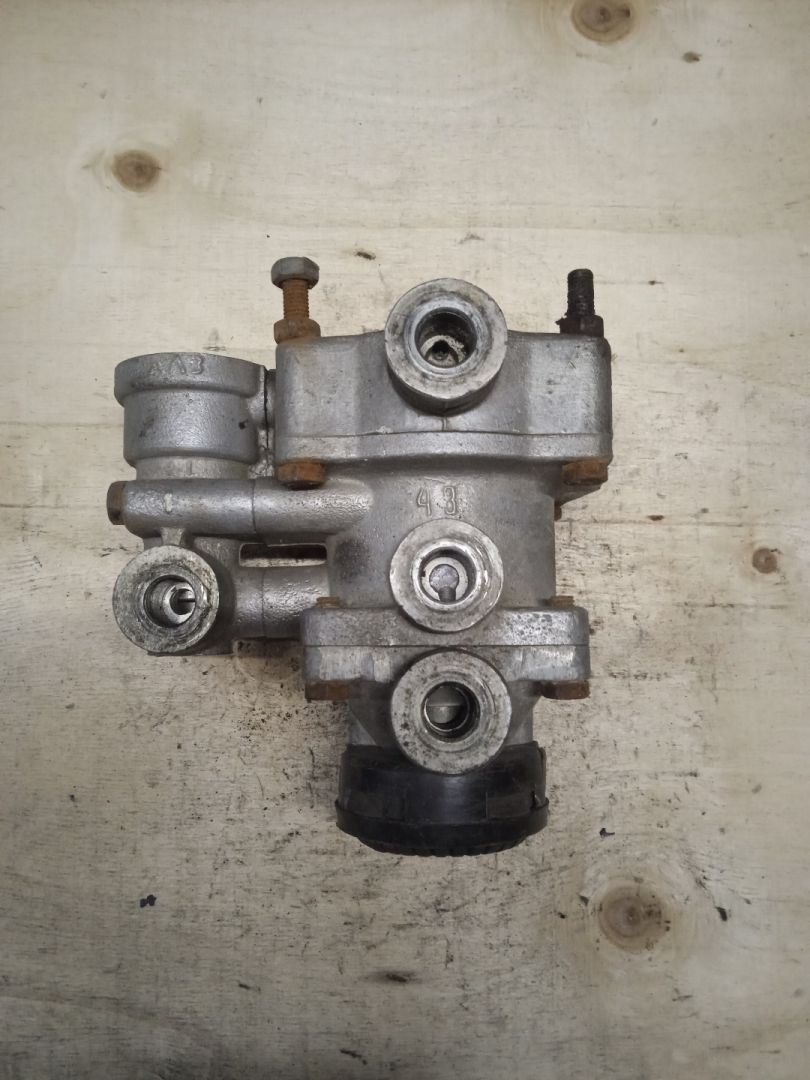 кран тормозной прицепа МАЗ - фото №1