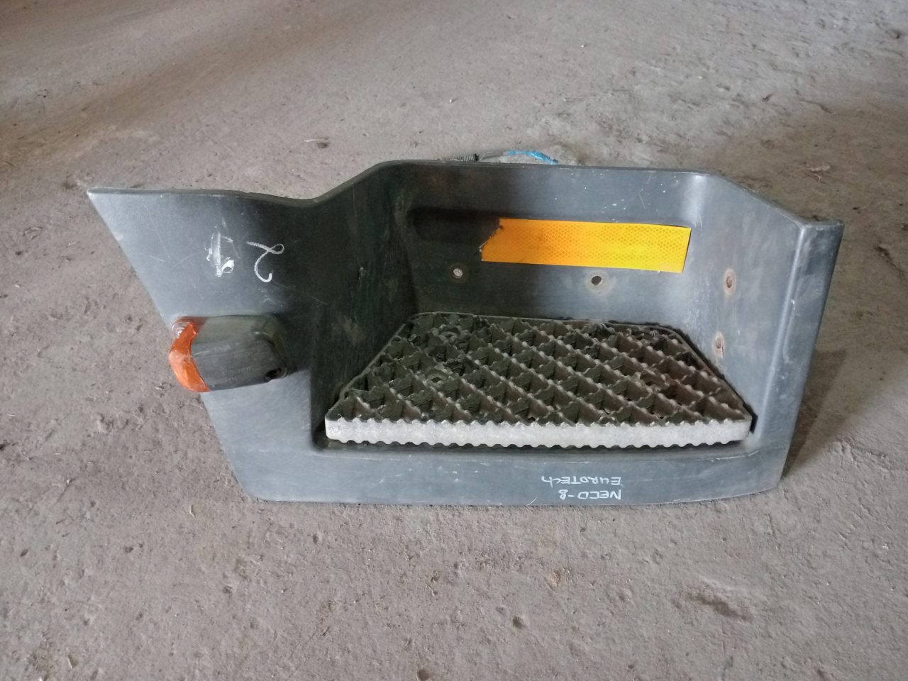 Подножка кабины IVECO EuroTech 1 поколение (1991 - 1999) - фото №1