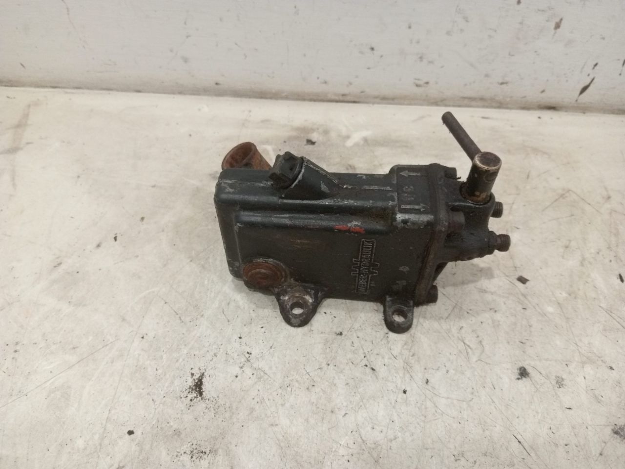 насос подъёма кабины Mercedes-Benz - фото №1