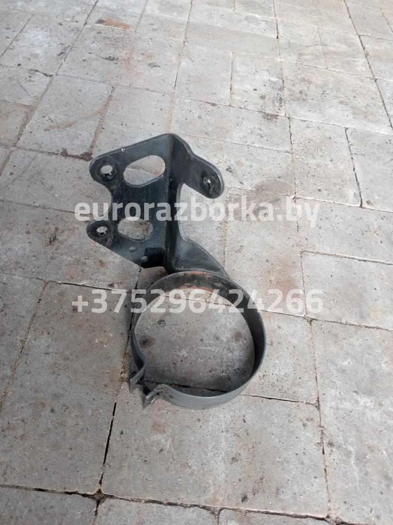 кронштейн (крепление) Mercedes-Benz - фото №1