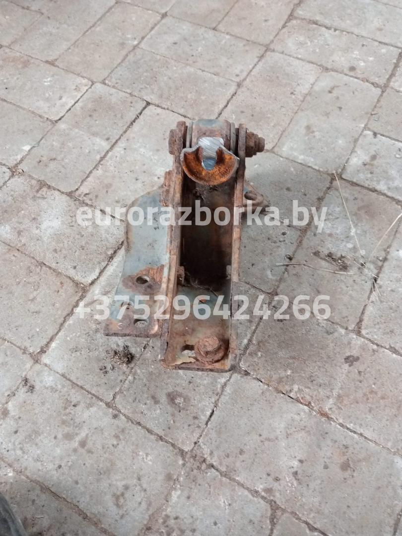 кронштейн (крепление) Mercedes-Benz - фото №1