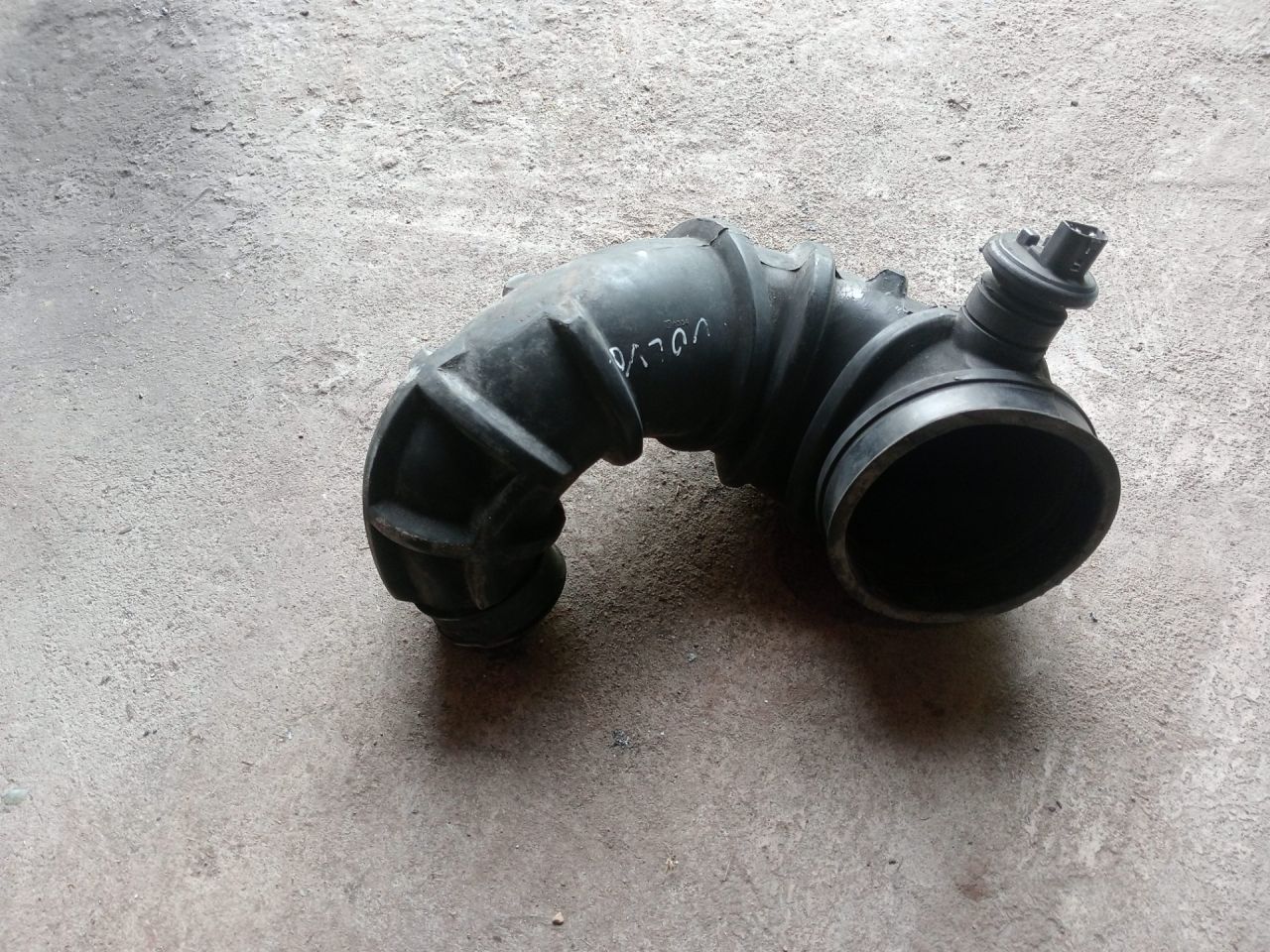 патрубок воздушного фильтра Volvo FL 1 поколение (1985 - 2006) - фото №1