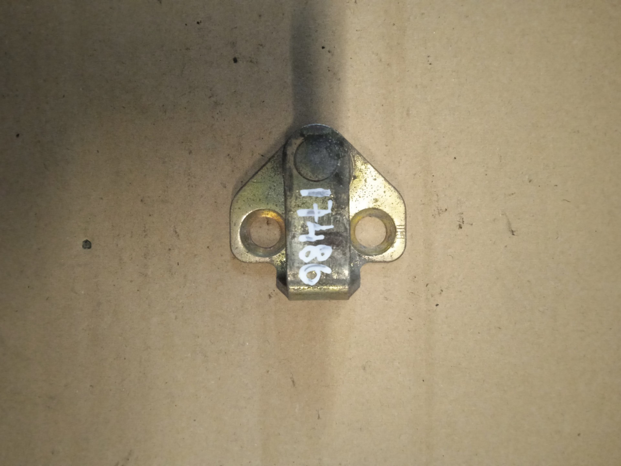 ответная часть (скоба) замка двери Mercedes-Benz Axor 1 поколение (2001 - 2004) - фото №1