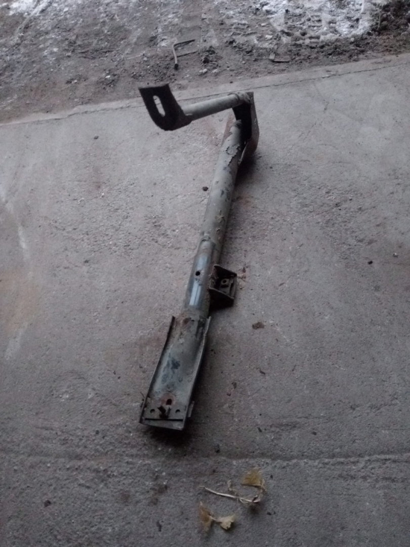 крепление ( кронштейн ) крыла Mercedes-Benz - фото №1