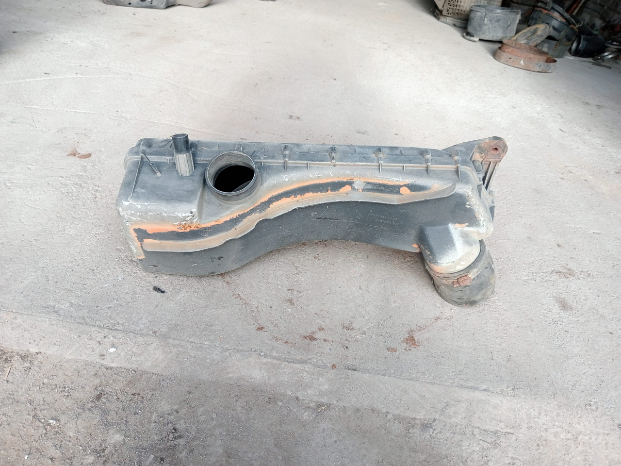 корпус воздушного фильтра Mercedes-Benz - фото №1