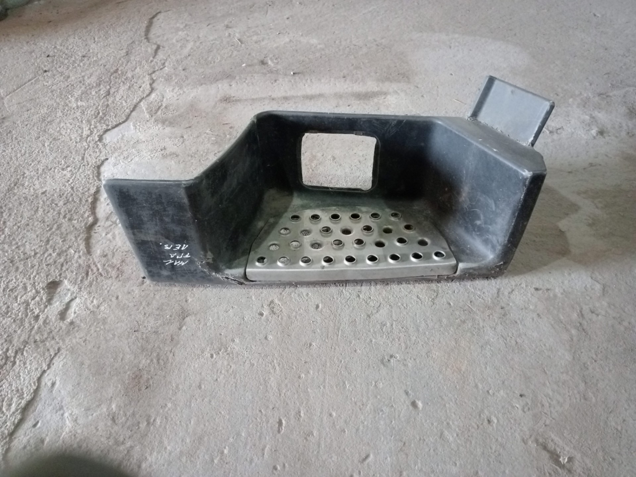 Подножка кабины MAN TGA 1 поколение (2000 - 2008) - фото №1