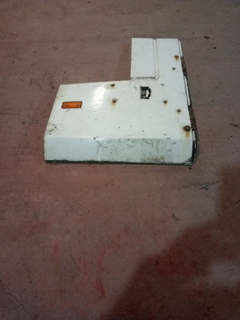 Боковая панель правая Renault Magnum 2 поколение (1997 - 2001) - фото №1