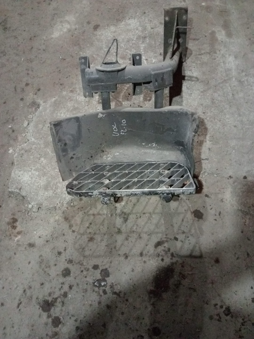 Подножка кабины Volvo FL 1 поколение (1985 - 2006) - фото №1