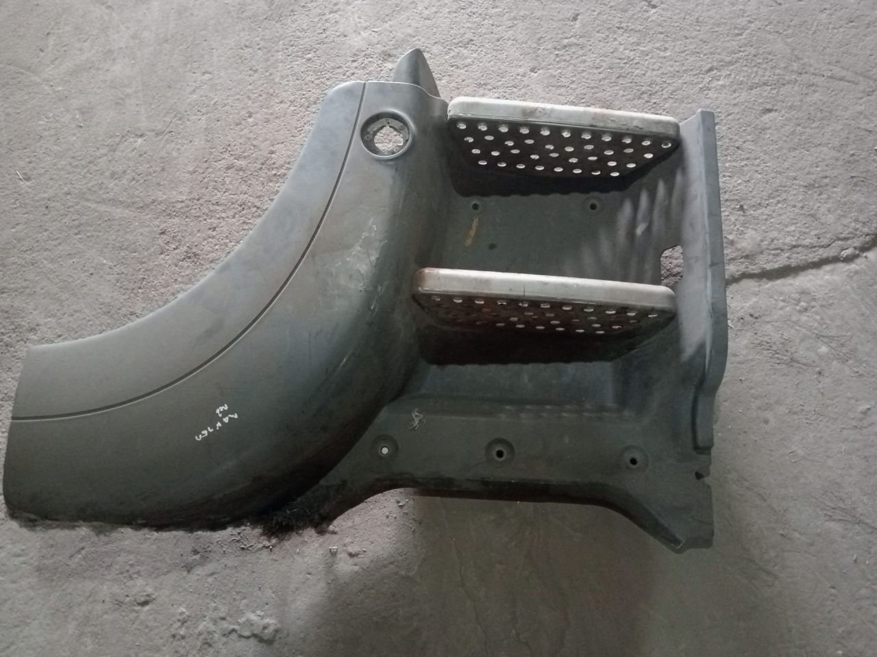 Подножка кабины MAN TGA 1 поколение (2000 - 2008) - фото №1