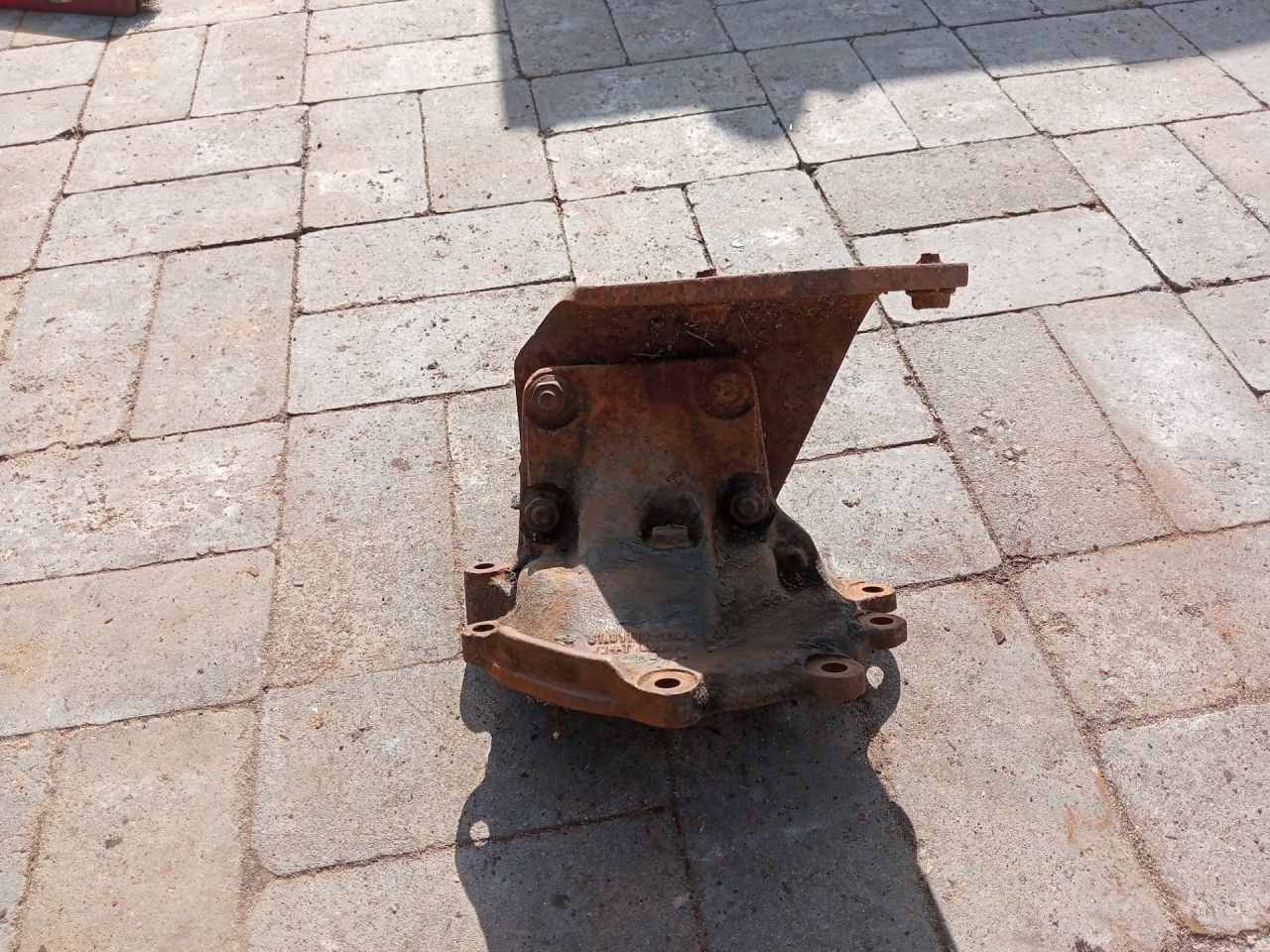 кронштейн (крепление) MAN, 51011123105 - фото №1