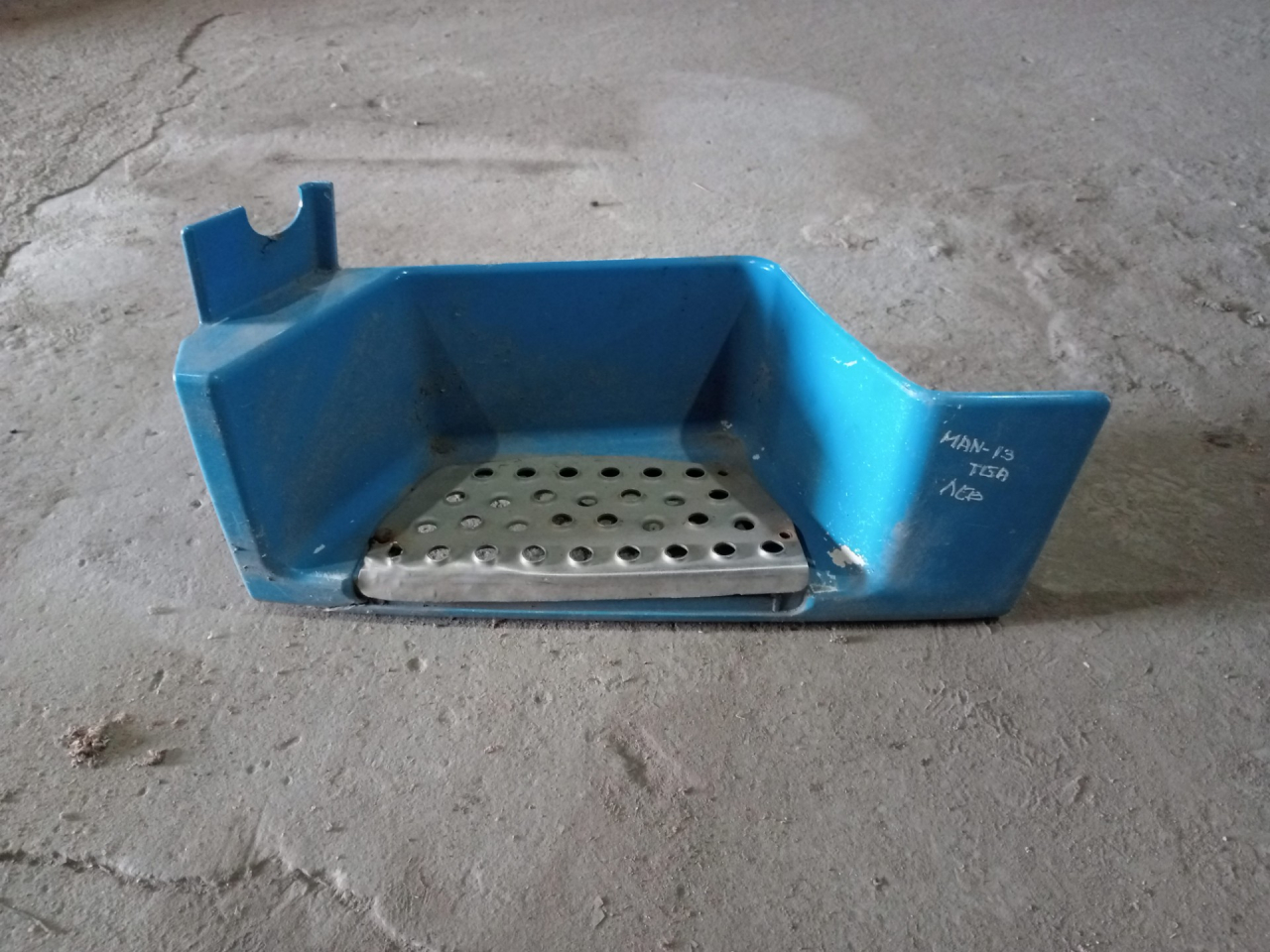 Подножка кабины MAN TGA 1 поколение (2000 - 2008) - фото №1