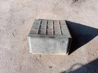 крышка аккумулятора IVECO, 353203703159-01