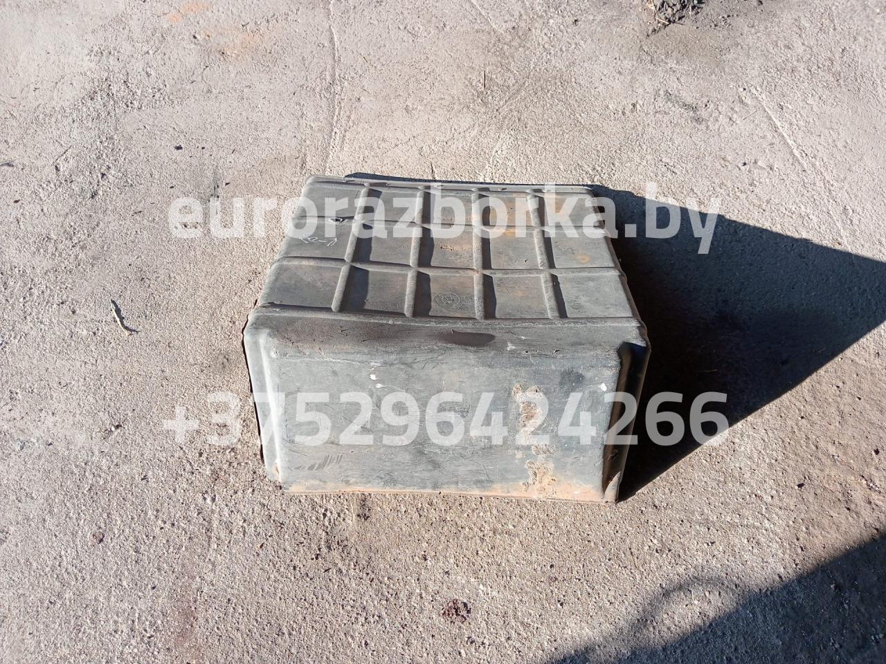 крышка аккумулятора IVECO, 353203703159-01 - фото №1