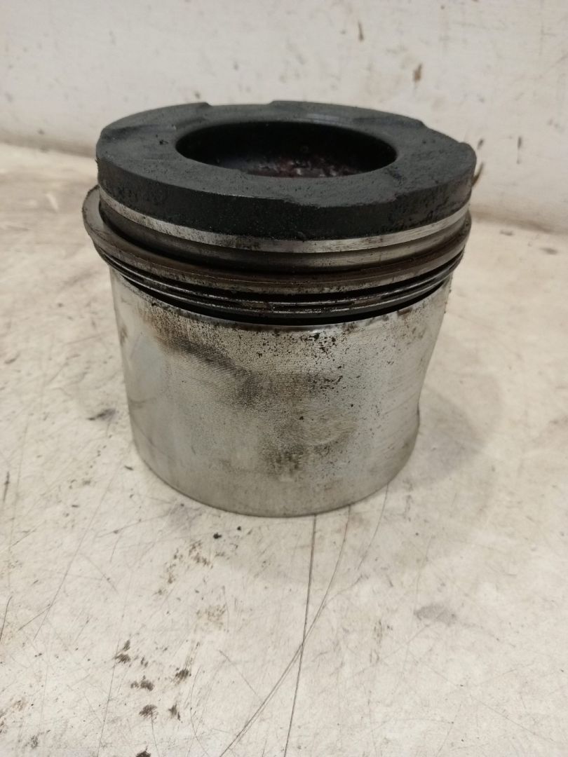 поршень Renault Premium 1 поколение (1996 - 2005), 550548 - фото №1