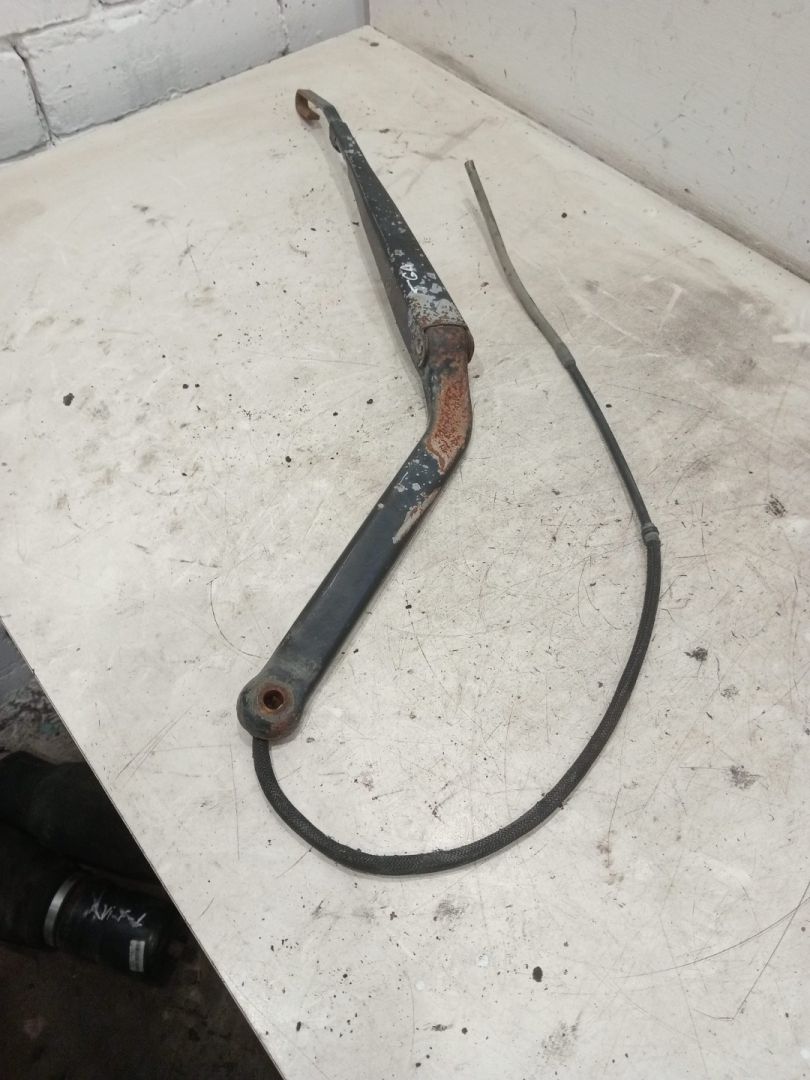 щеткодержатель (поводок стеклоочистителя, дворник) MAN TGA 1 поколение (2000 - 2008) - фото №1