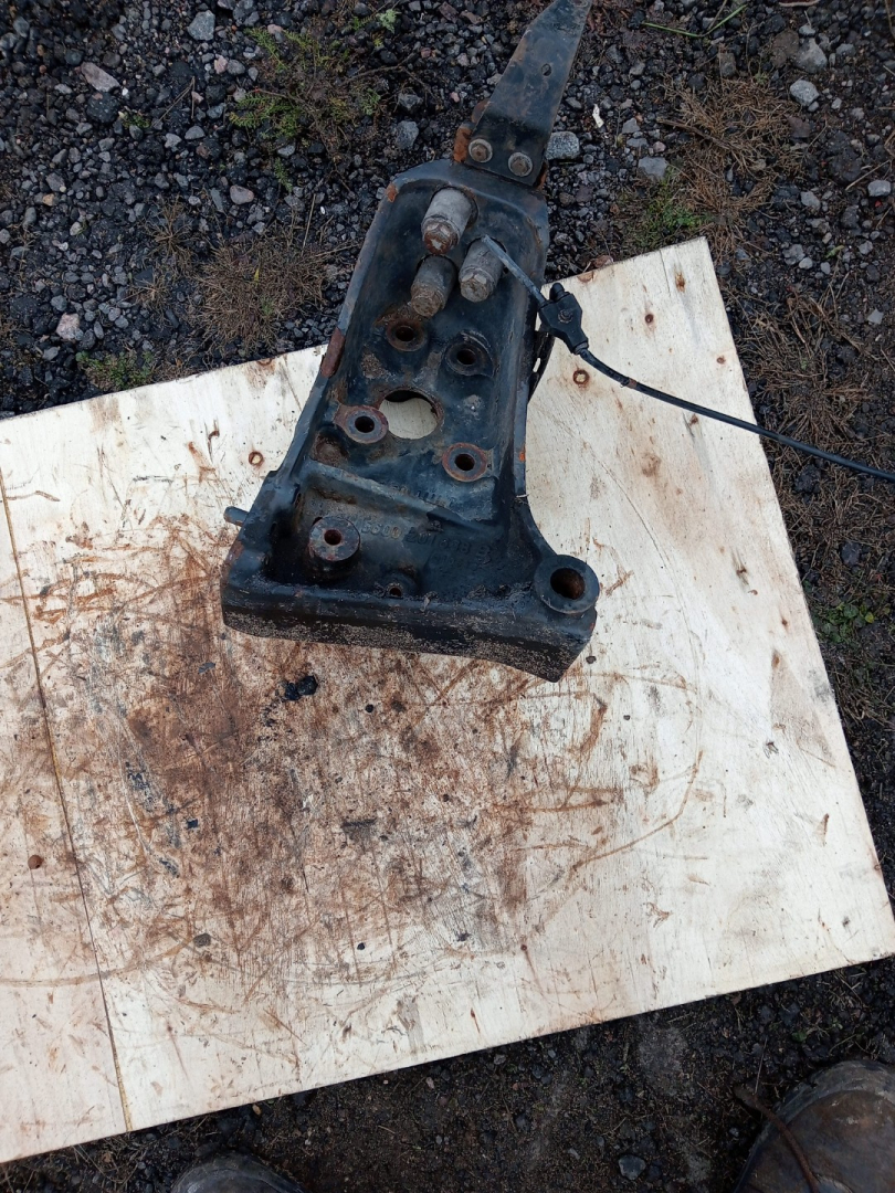 Кронштейн рулевого редуктора Renault Premium 1 поколение (1996 - 2005), GDi, седан - фото №1