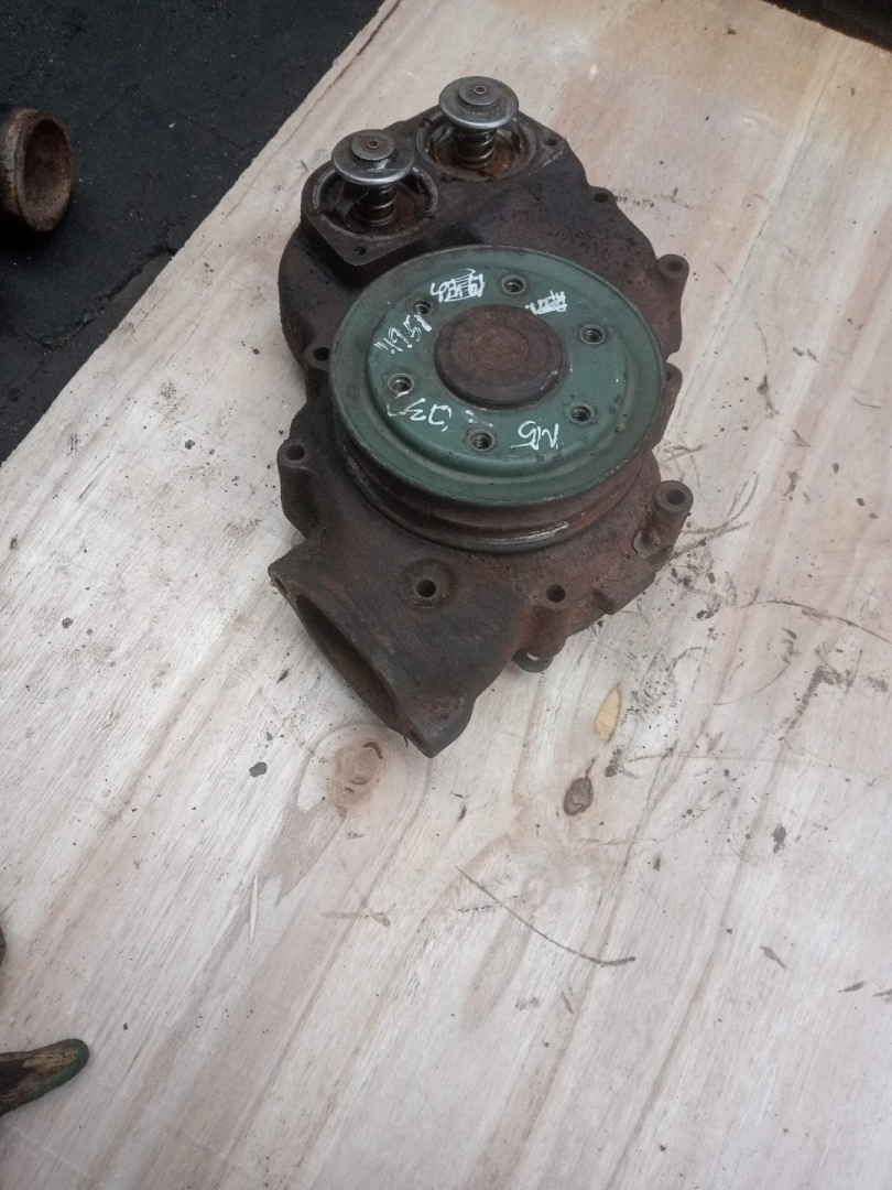 помпа Mercedes-Benz - фото №1