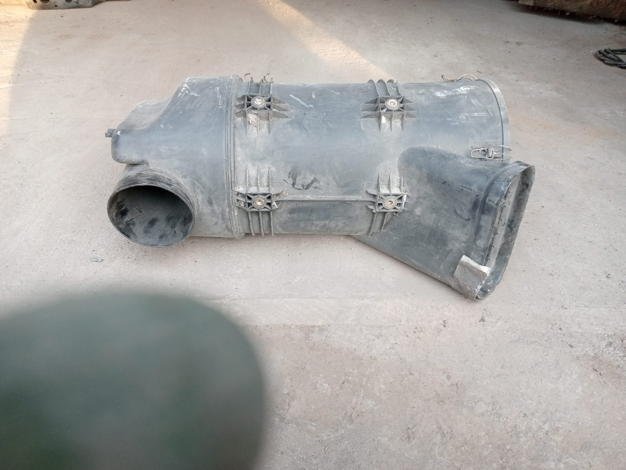 корпус воздушного фильтра MAN TGA 1 поколение (2000 - 2008) - фото №1