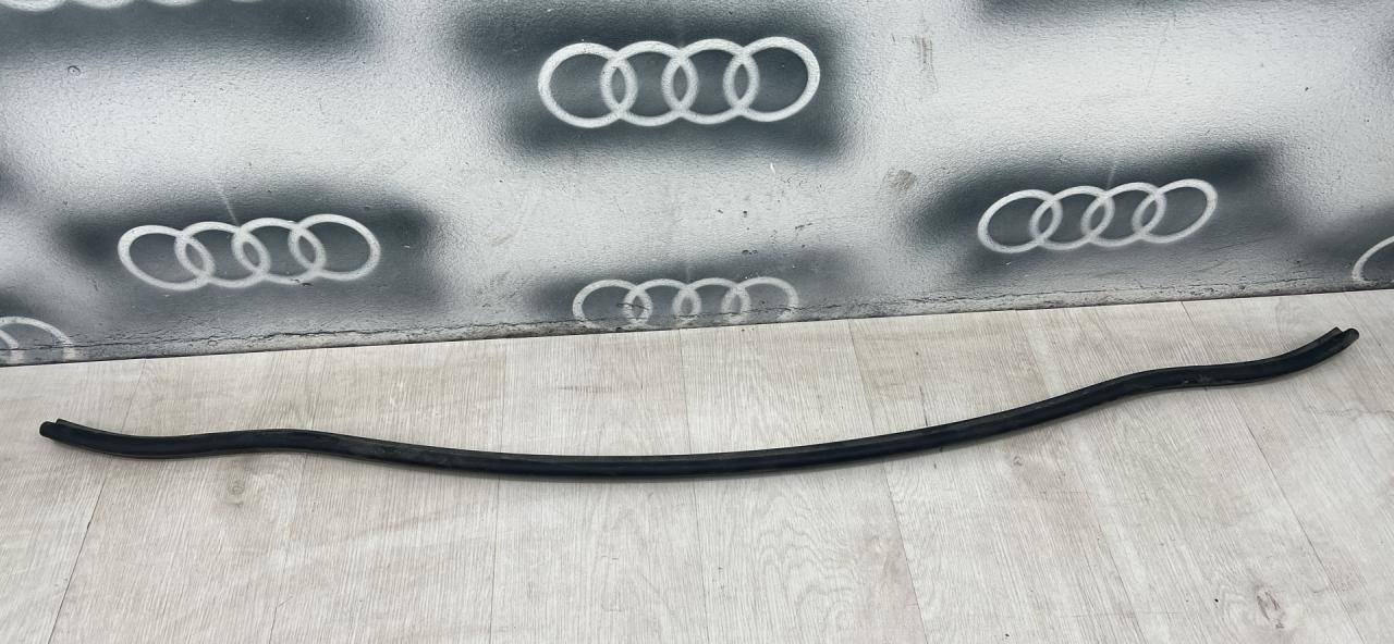 уплотнитель подкапотного пространства Audi Q3 F3 2020, 2.0 л., бензин, АКПП, внедорожник 5 дв., 8S0823723A - фото №1