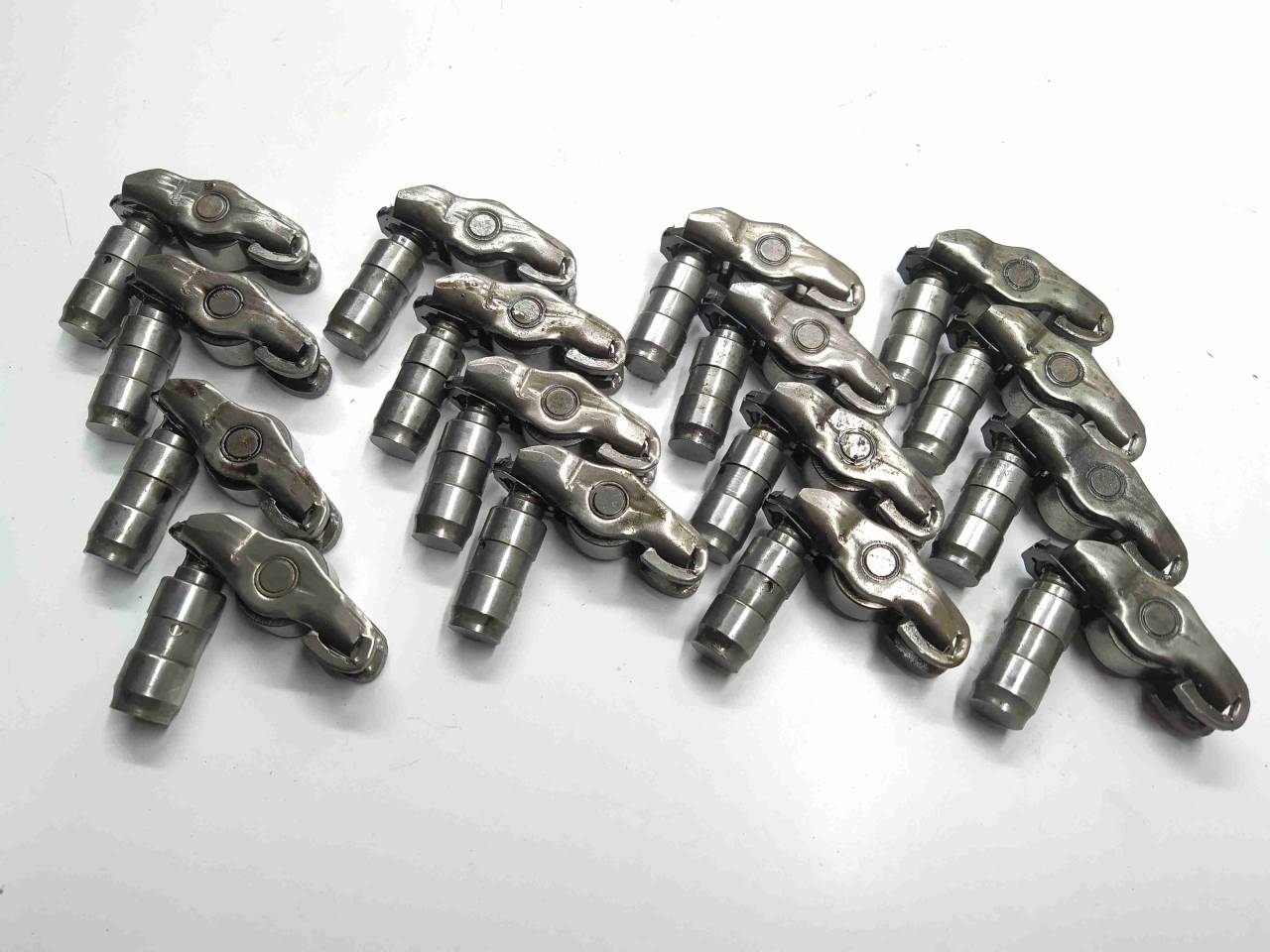 коромысло клапана (рокер) Opel Corsa D 2007, 1.3 л., CDTi, дизель, МКПП, передний привод, Z13DTH - фото №1