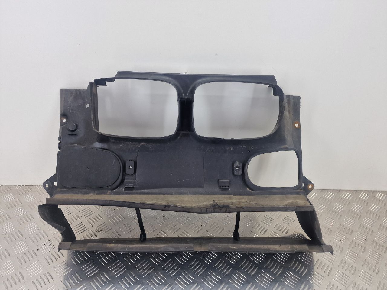 воздуховод (дефлектор) радиатора BMW 5 серия E39 1997, 2.0 л., i, бензин, МКПП, седан, задний привод, 51718159959, 8159959 - фото №1