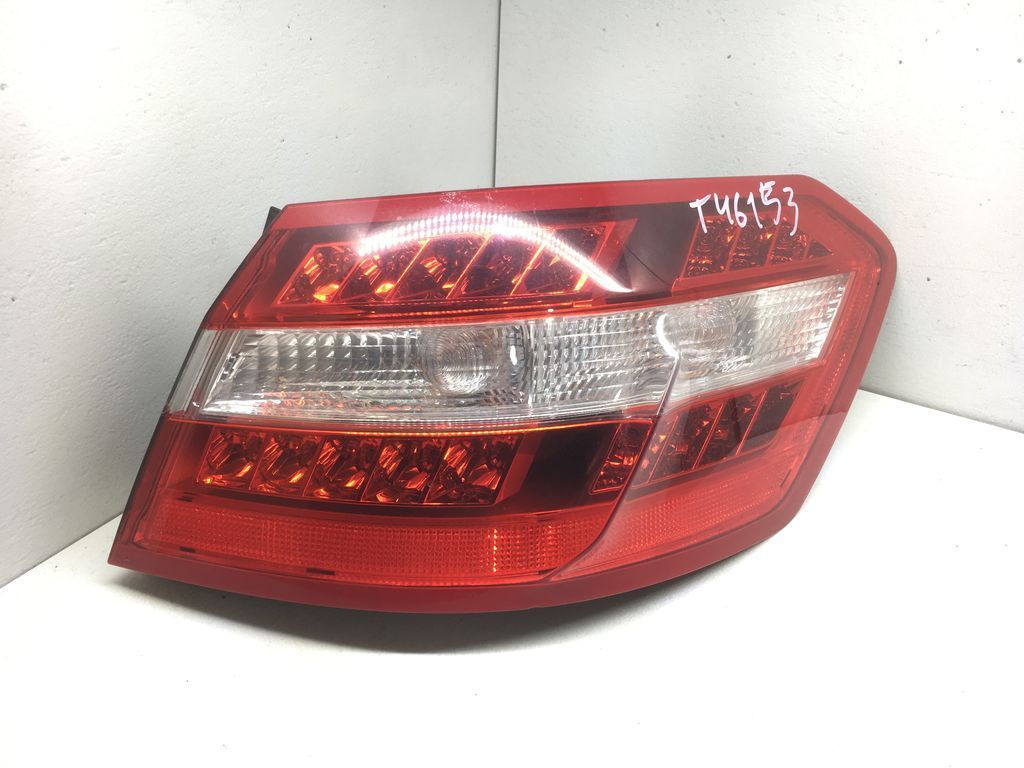 фонарь задний правый Mercedes-Benz E-Класс W212/S212/C207/A207 2011, седан, A2129066701, 2129066701 - фото №1