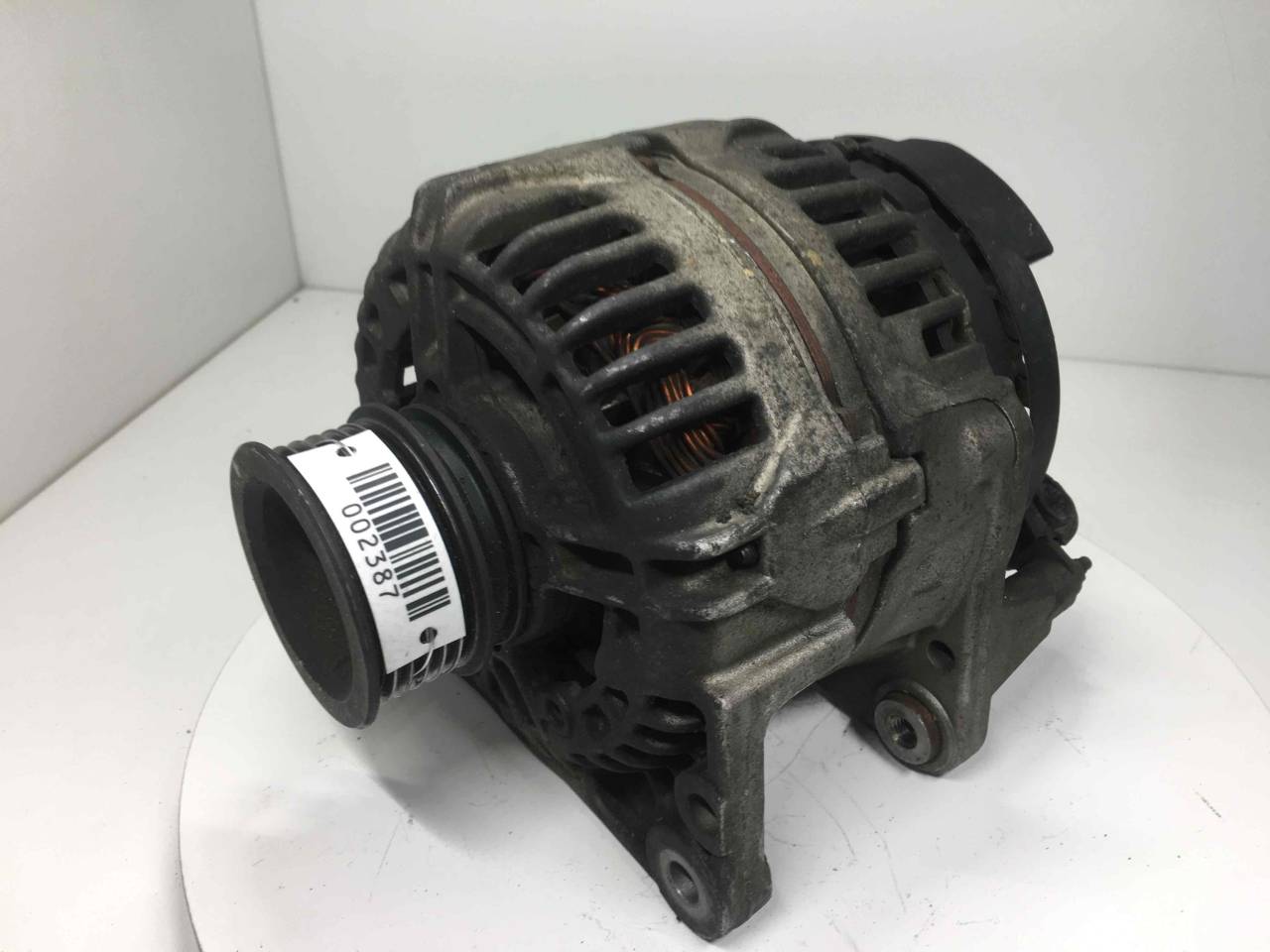 генератор Volkswagen Golf 4 поколение 2003, 1.6 л., i, бензин, 0124325003 - фото №1